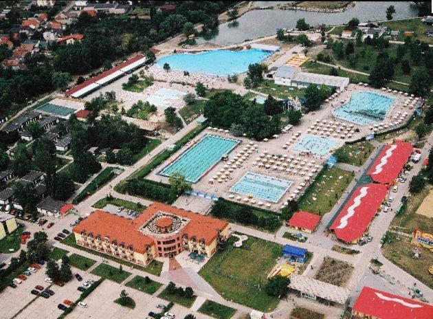 Dom Studia Petra Hotel Štúrovo Buitenkant foto